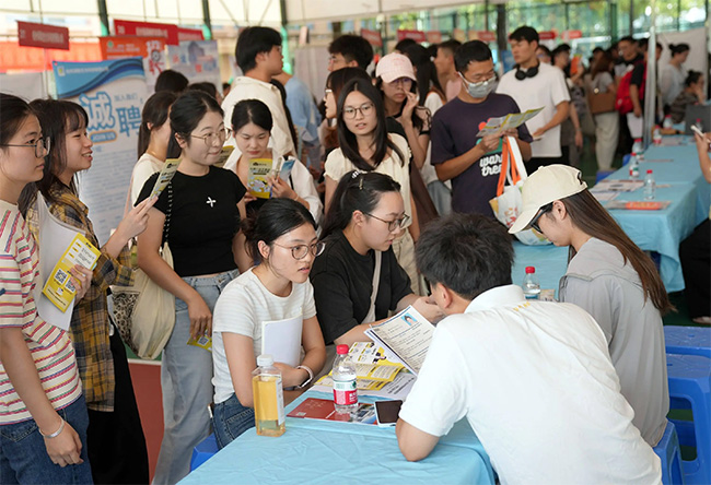 2025年全国城镇新增就业1267万人